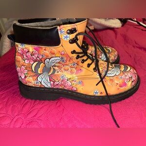 Women's Floral Bee Lace-Up Boots